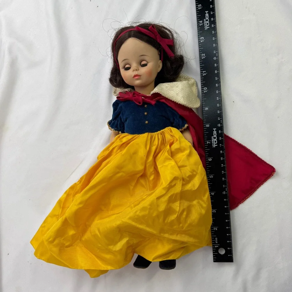 Vintage Madame Alexander Snow White Doll Red Blue Yellow‎ Cape Princess Outfit